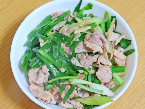 にら豚にんにくネギ丼☆スタミナどんぶり